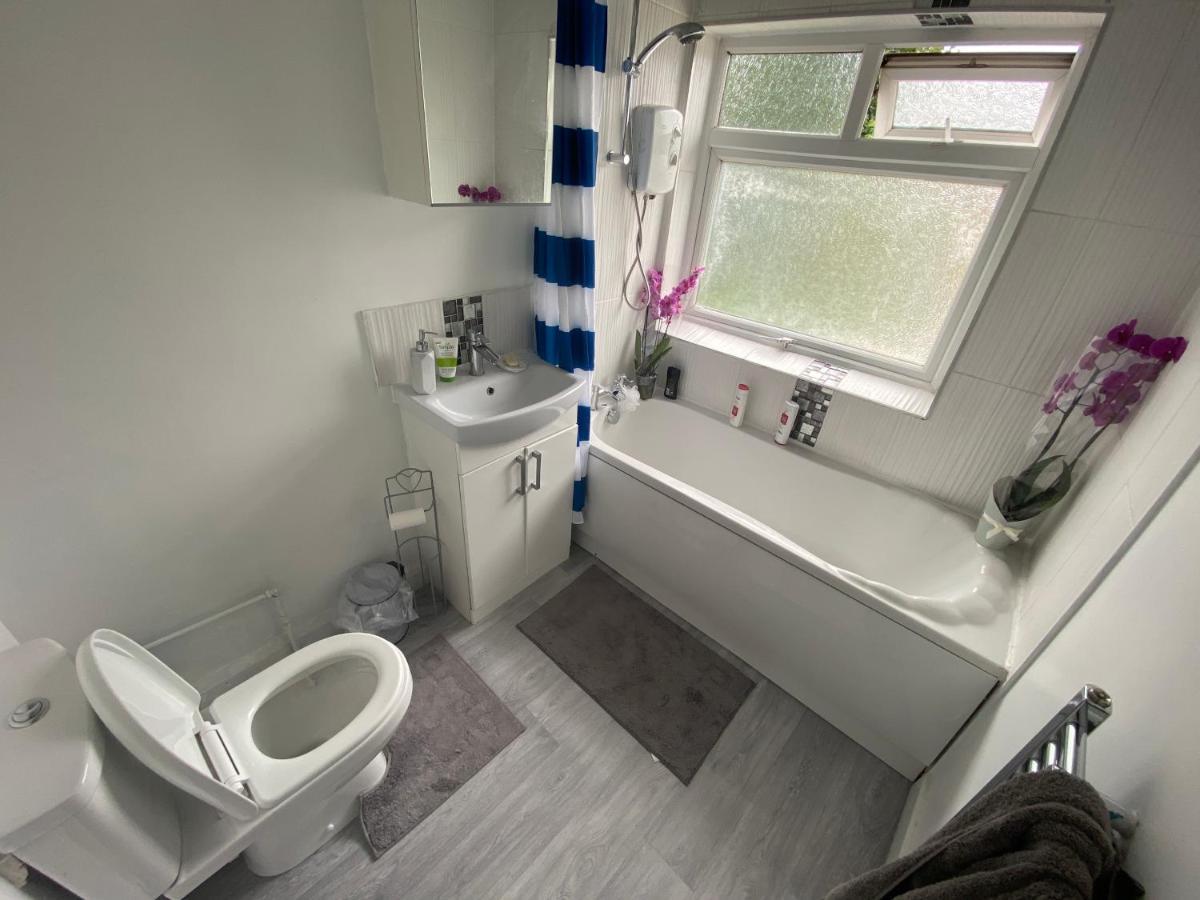 Single Bed Only, Nearby Heartlands Hospital And Bhx Airport Homestay Birmingham